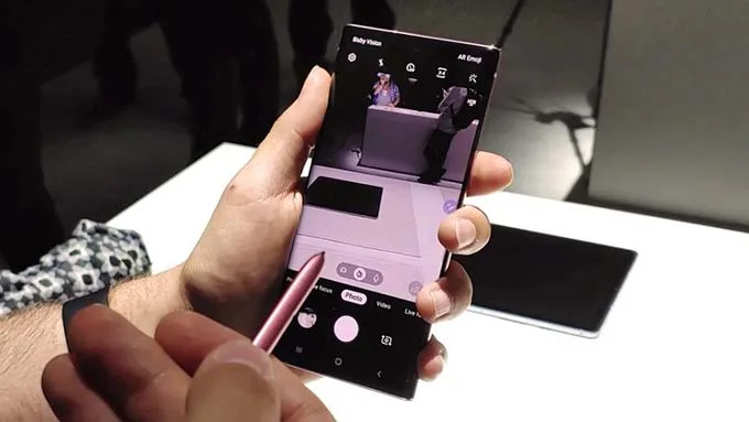 Quay phim và chụp ảnh từ xa bằng bút S Pen của Galaxy S23