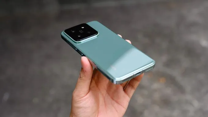 Xiaomi 14 màu xanh lá