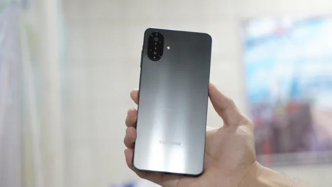 Samsung Galaxy A07 tiếp tục truyền thống của dòng A-series với thiết kế đơn giản nhưng bền bỉ