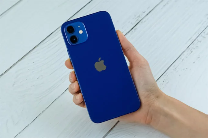 người thuộc mệnh Thủy không thể bỏ qua chiếc iPhone 12 mini màu xanh dương