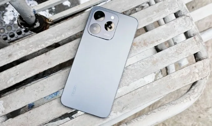 Thiết kế Realme 15T