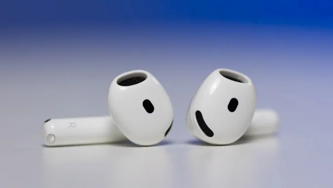 AirPods 4 ANC sở hữu thiết kế open-fit hoàn toàn mới