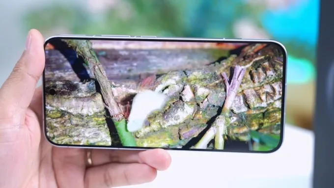 So sánh iQOO 15 Ultra vs Galaxy S26 Ultra về màn hình