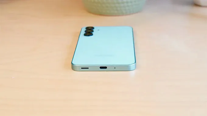Galaxy A17 vẫn giữ nguyên dung lượng pin và sạc so với người tiền nhiệm