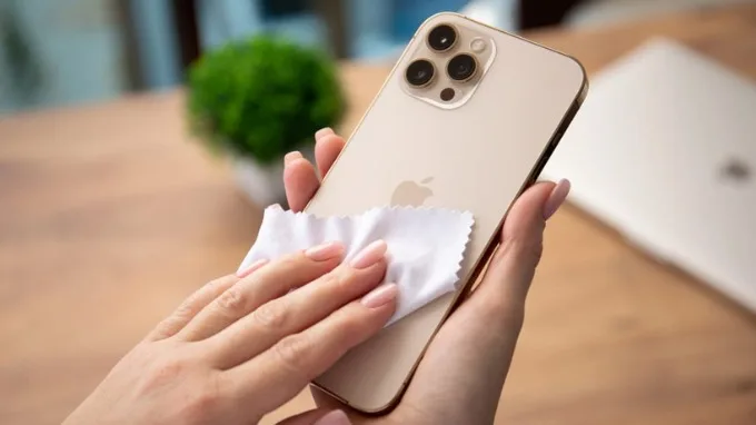 Lưu ý khi sử dụng iPhone 12 Pro Max trong môi trường ẩm ướt