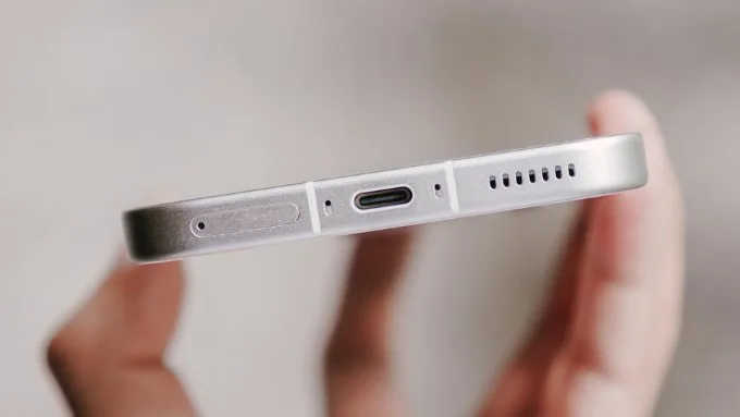 So sánh iQOO 15 và OnePlus 15 về pin
