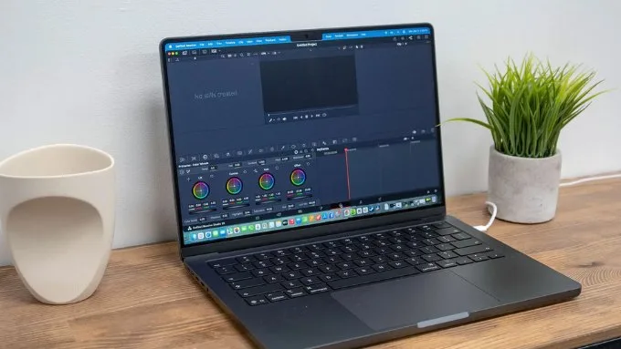 Đánh giá MacBook Pro M5 Pro (2026) về phần mềm