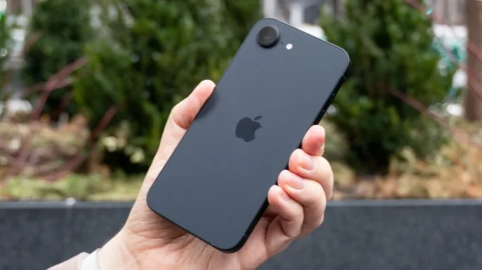 iPhone 16e