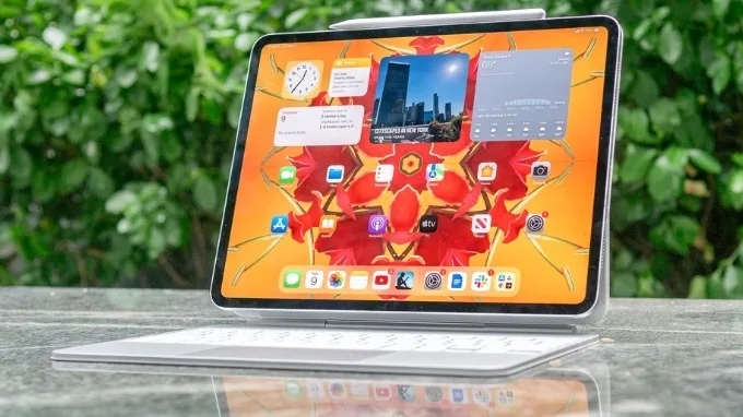 Về case bàn phím, Magic Keyboard của iPad Pro M4 vượt trội hơn hẳn