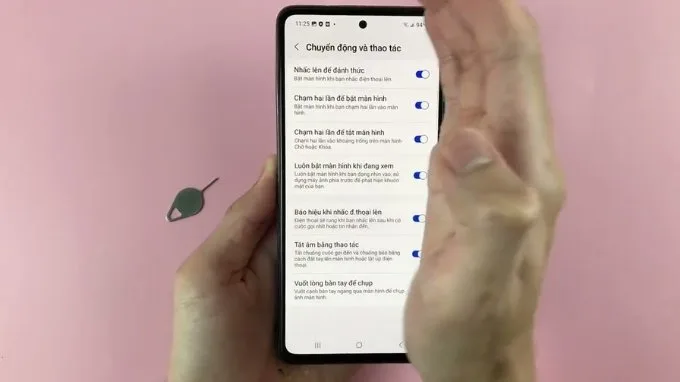 Chụp màn hình Samsung với cử chỉ vuốt lòng bàn tay