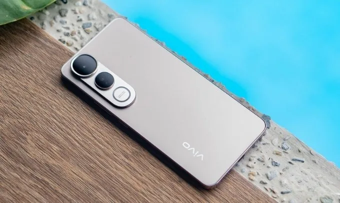 thiet-ke-ben-ngoai-vivo-v50-lite-5g-xtmobile