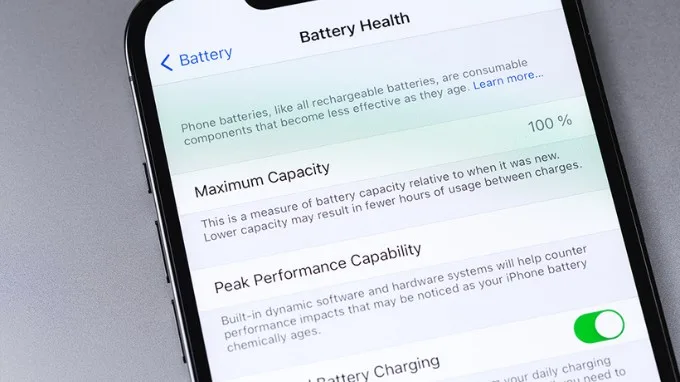 Tại sao nên kiểm tra pin iPhone đã bị thay chưa?