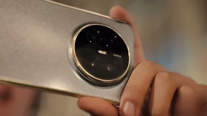 Huawei Mate 70 Air sở hữu cụm bốn ống kính sau