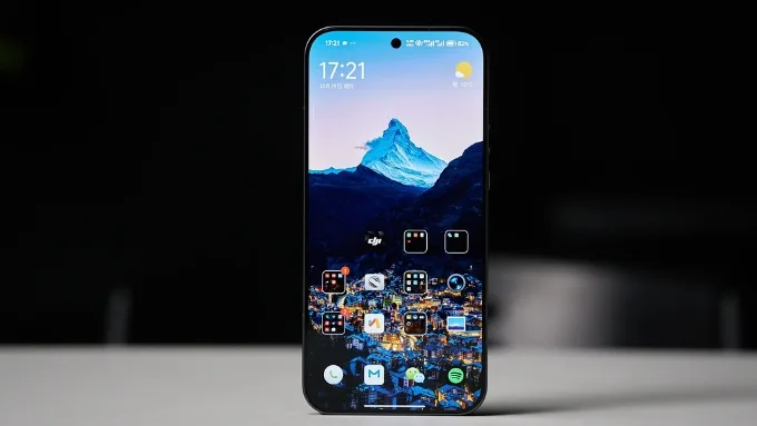 So sánh Xiaomi 17 Ultra và Pixel 10 Pro XL về màn hình, cả 2 đều sử dụng công nghệ LTPO OLED cao cấp với tần số quét 120Hz