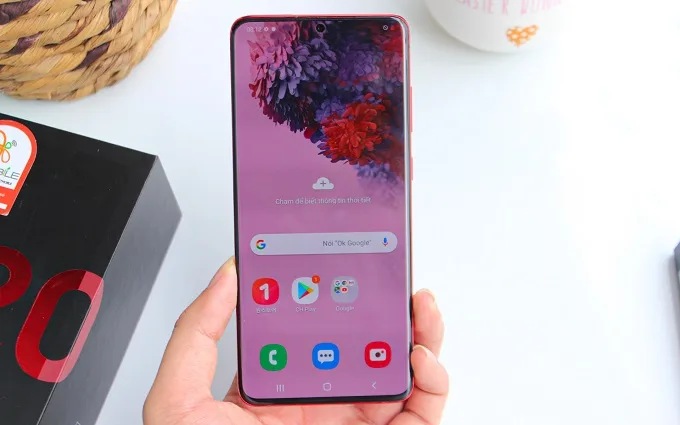 Galaxy S20+ đỏ được trang bị màn hình Dynamic AMOLED 6.7 inch