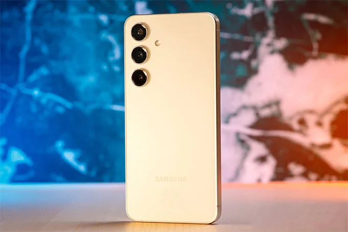 Galaxy S24 có thiết kế camera xếp dọc tối giản