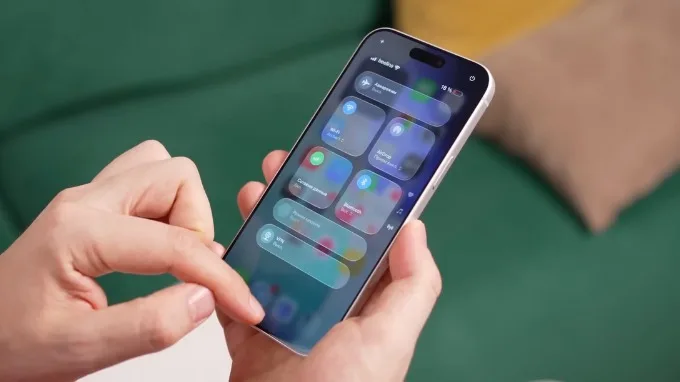 iPhone 17 Pro Max với iOS 26 kết hợp Apple Intelligence