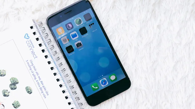 Mặt trước iPhone 6 có màu đen giúp hiển thị tốt hơn khi xem phim, giải trí