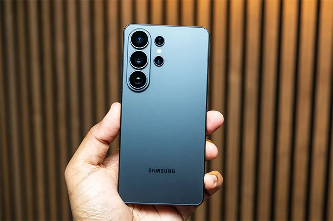Samsung Galaxy S26 Ultra – Bốn camera và màn hình chống nhìn trộm