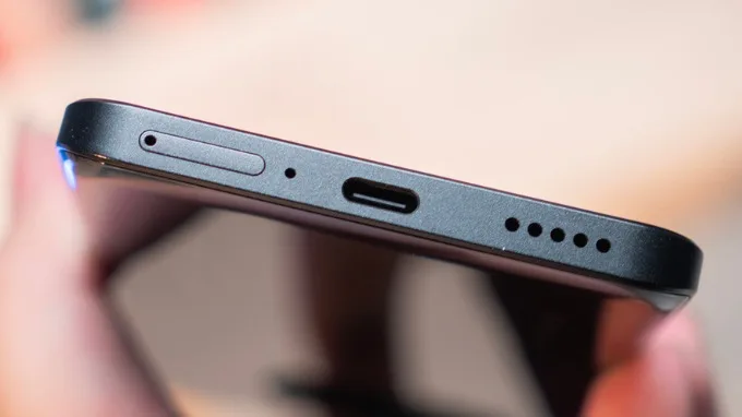 Cổng sạc trên Xiaomi 13T
