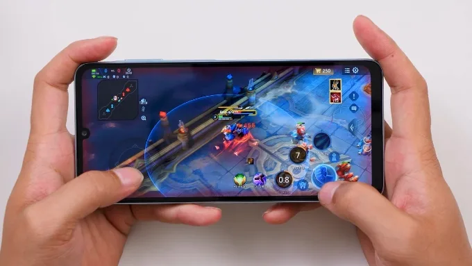 Khi so sánh Samsung A07 5G và Tecno Pova 7 ở khía cạnh hiệu năng, sự khác biệt thể hiện khá rõ ràng