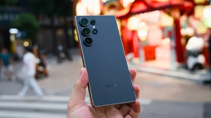 Thiết kế Galaxy S25 Ultra so với HONOR Magic 8 Pro