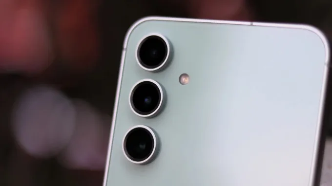 Camera Samsung S24 FE và OPPO Reno 13 Pro