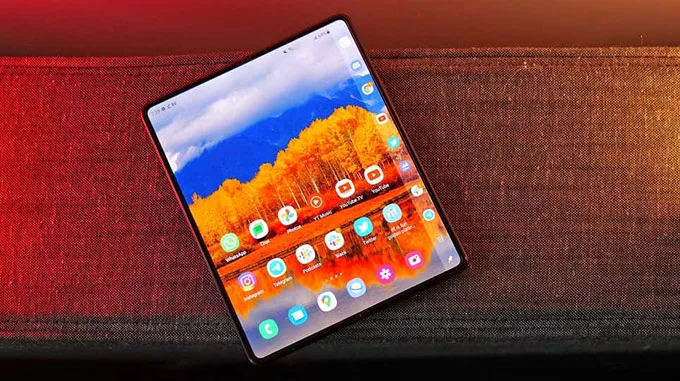 So sánh chi tiết Samsung Galaxy Z Fold 4 và Galaxy Tab S8 Ultra: Màn hình
