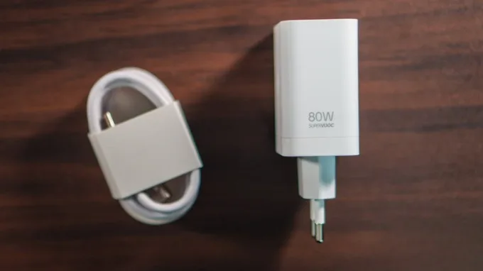 Bộ đôi thiết bị cùng hỗ trợ sạc nhanh 80W