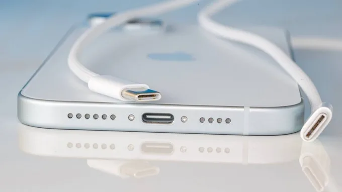 Cổng sạc USB-C trên iPhone 15 Plus