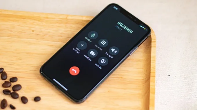 Tại sao iPhone tự gọi điện thoại cho người khác?