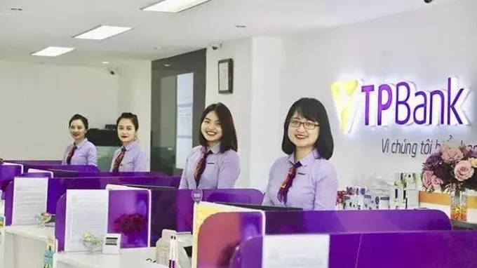Liên hệ bộ phận hỗ trợ khách hàng của ngân hàng