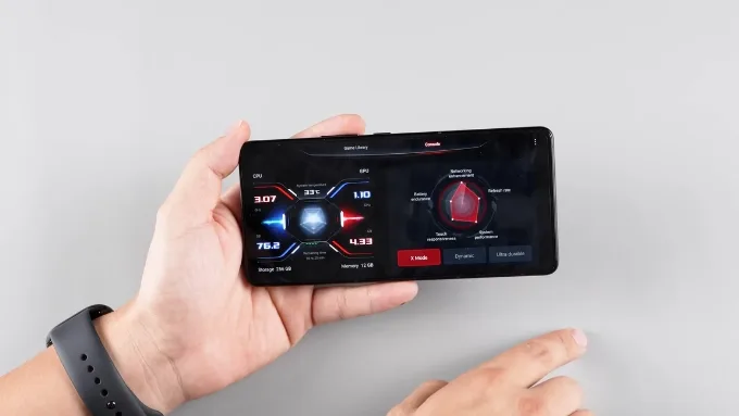 ROG Phone 9 Pro sử dụng chip Snapdragon 8 Elite, mang lại hiệu năng vượt trội trong các tựa game nặng