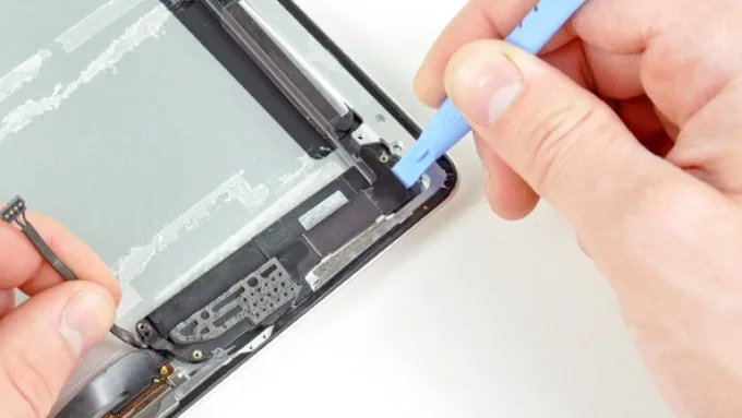 iPad loa bị rè và khắc phục bằng cách thay mới