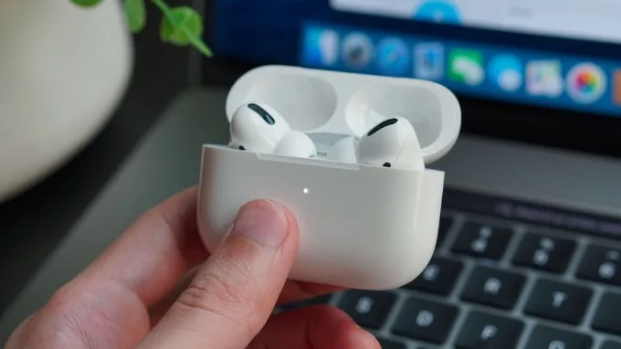 AirPods không thể kết nối với máy tính