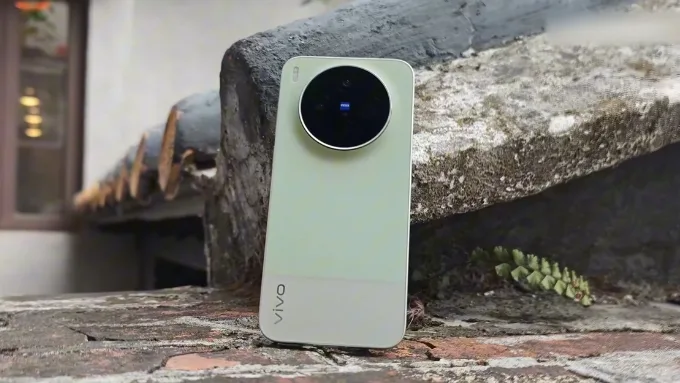 Vivo X300s sở hữu ngoại hình theo phong cách flagship hiện đại