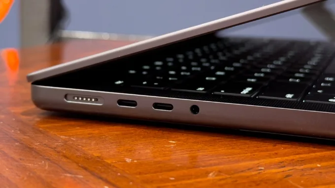 MacBook Pro M5 tiếp tục thể hiện thế mạnh về pin với thời lượng phát video liên tục đến 24 giờ 