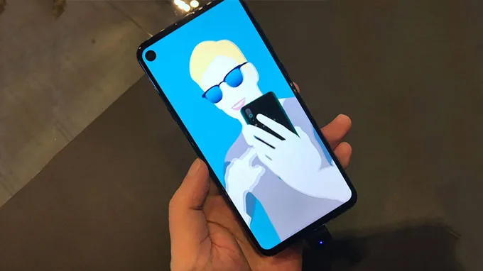 Galaxy A8s - Điện thoại đầu tiên trên thế giới có thiết kế màn hình nốt ruồi