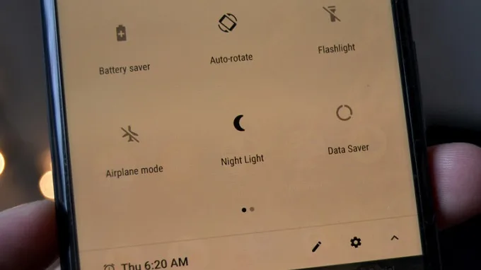 Night Mode vừa giúp tiết kiệm pin vừa bảo vệ mắt