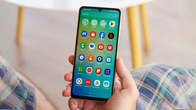 Bật độ nhạy cảm ứng trên Galaxy A06