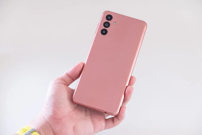 Galaxy A04s và Galaxy A13 đều được trang bị chip Exynos 850