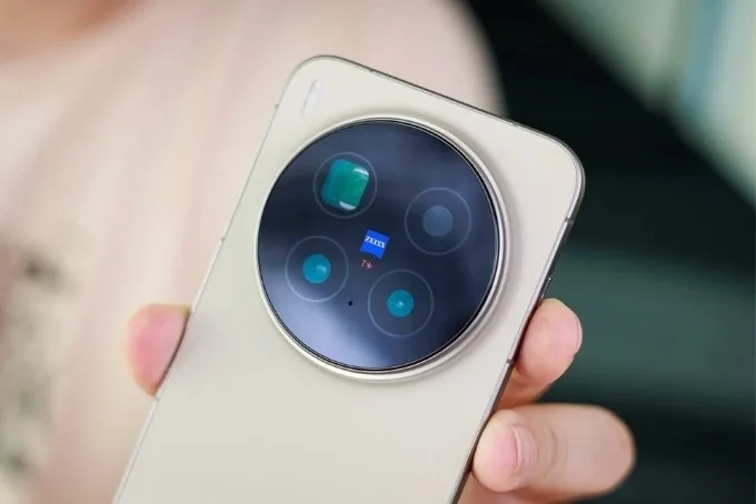 Smartphone tại Trung Quốc đã vượt mốc 6.000 mAh từ lâu