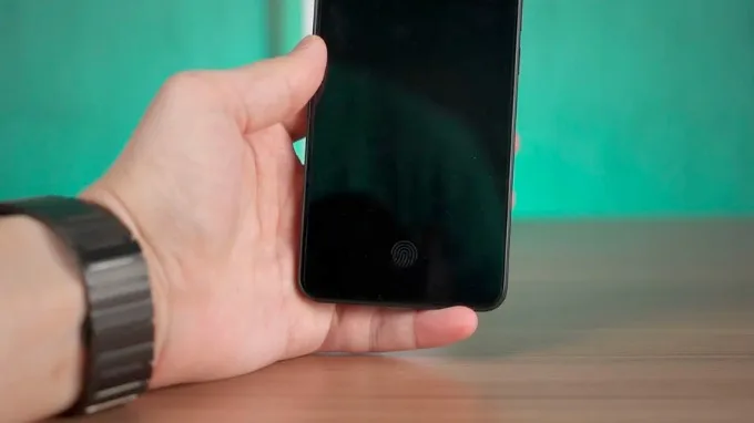 Xiaomi 13T được tích hợp mở khóa vân tay ẩn dưới màn hình