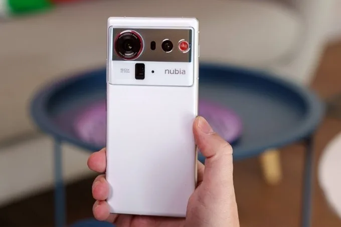 Đánh giá Nubia Z80 Ultra về thiết kế