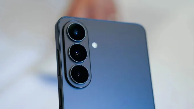 Galaxy S26 Plus sử dụng bộ ba camera gồm cảm biến chính 50MP