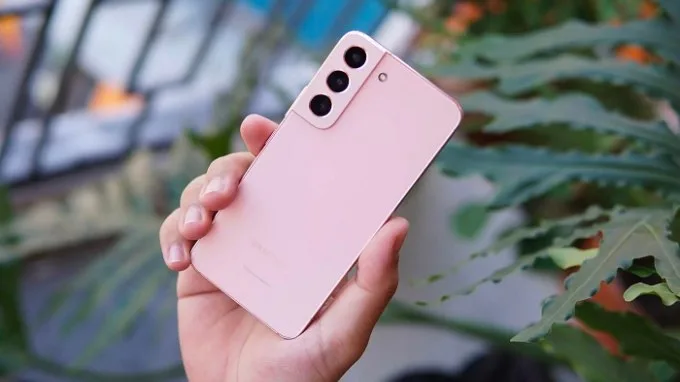 Galaxy S22 5G là mẫu điện thoại nhỏ xinh