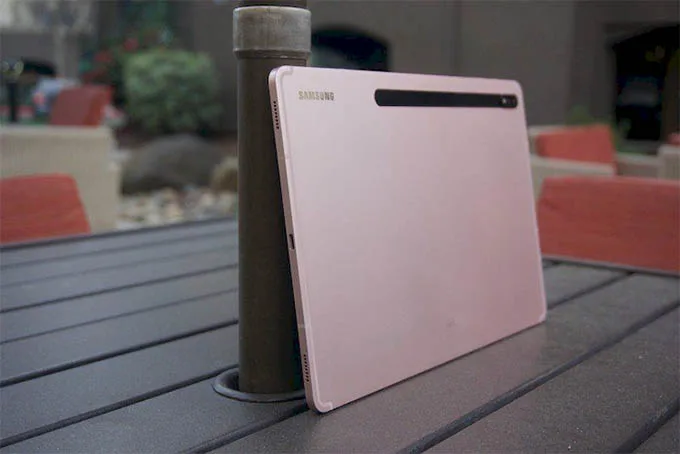 Galaxy Tab S8 Plus sở hữu ngoại hình thu hút, bền bỉ