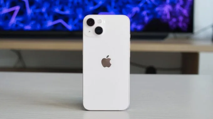 iPhone 13 màu trắng