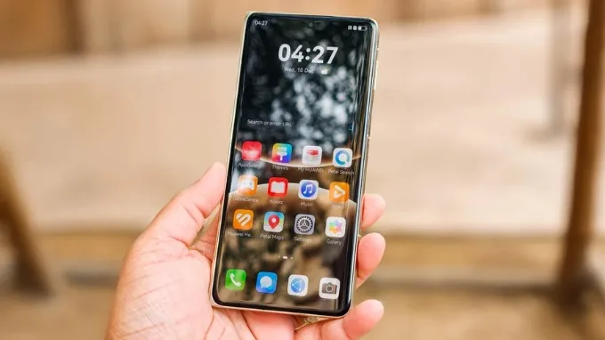 Huawei Mate X7 mang màn hình ngoài 6.49 inch với tỷ lệ không quá dài
