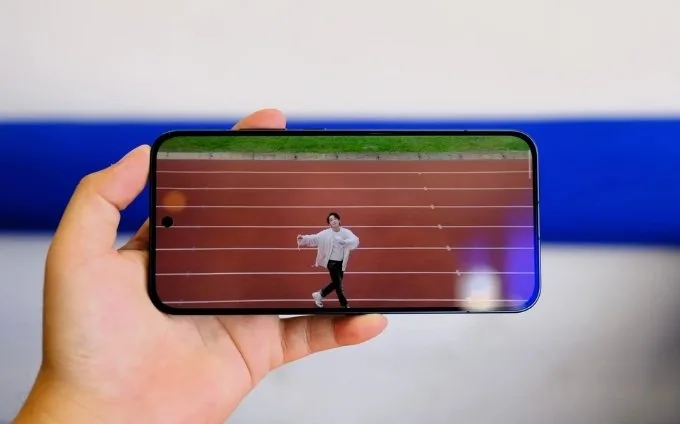 Màn hình hiển thị OPPO Reno15